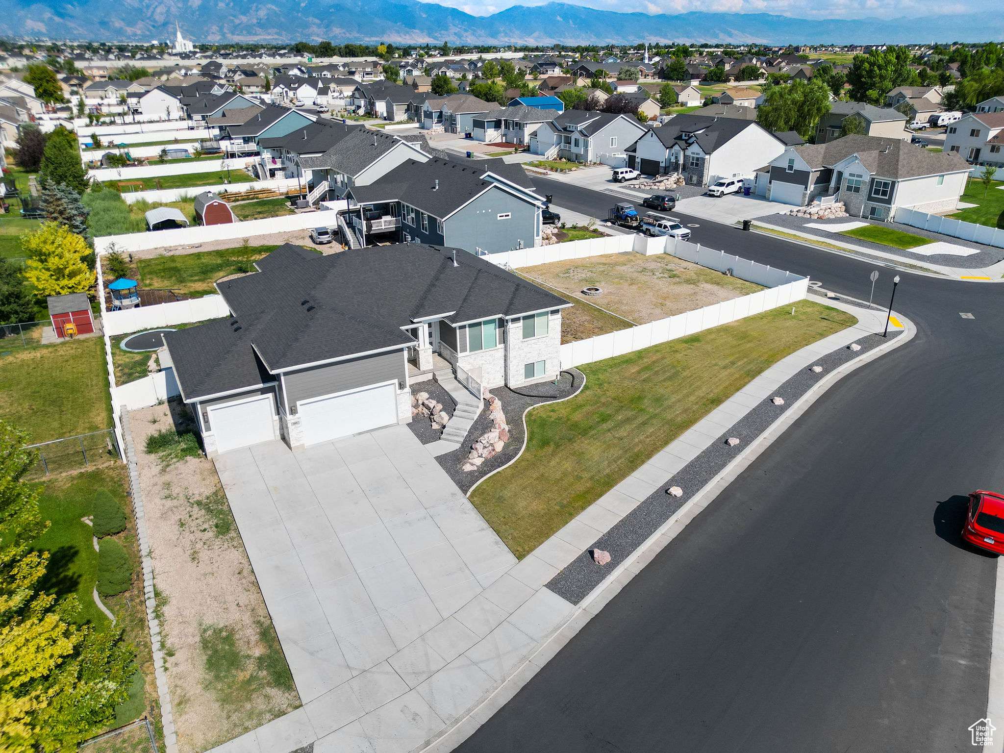 Syracuse, UT 84075,895 DUNES DR