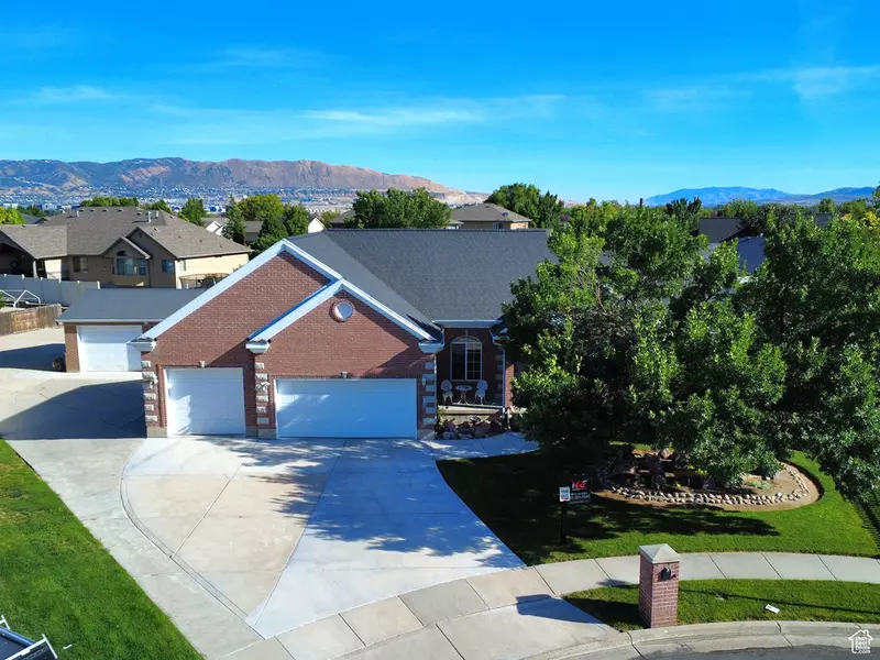 12073 S MOONWALK CIR, Riverton, UT 84065