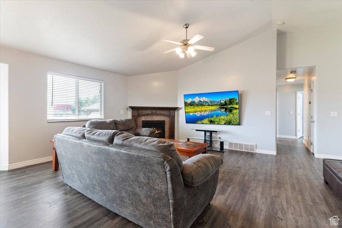 Hooper, UT 84315,5619 S 4525 W