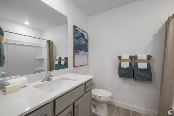 West Jordan, UT 84081,6004 W DIAMOND STAR DR #215