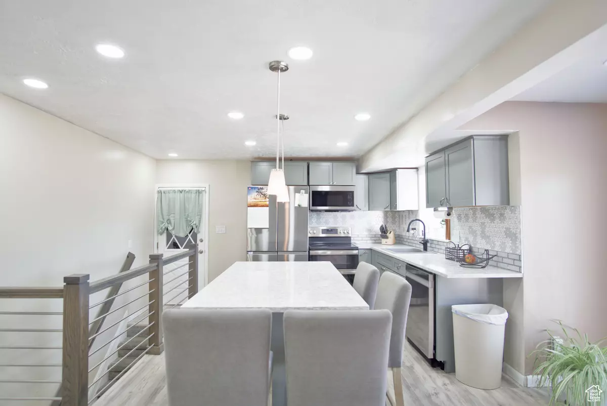 West Jordan, UT 84084,7472 S GOLD CIR W