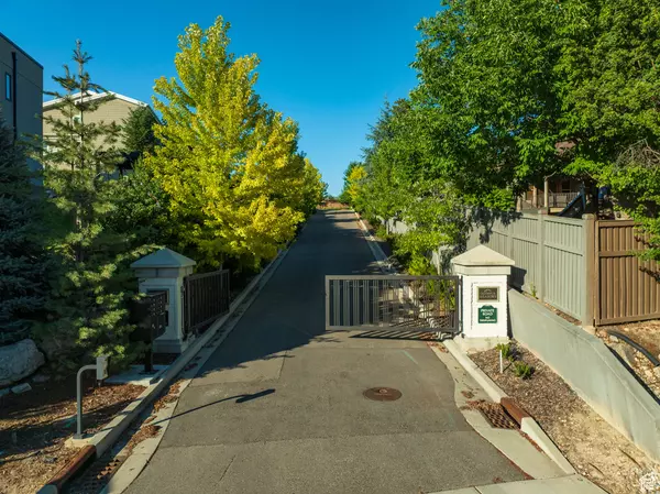 1922 E OLYMPUS GROVE LN S #1, Holladay, UT 84124