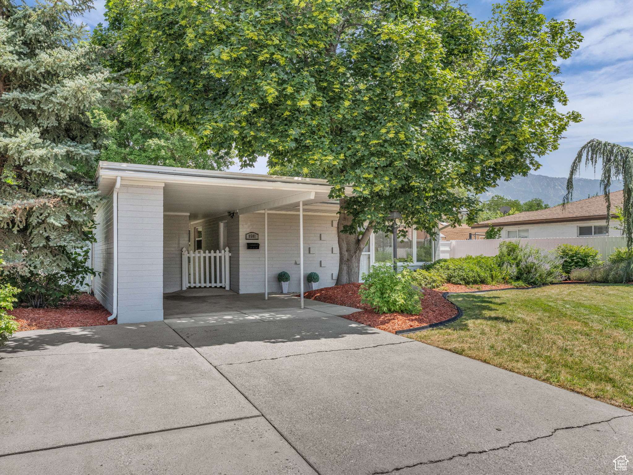 Sandy, UT 84093,8501 S 1475 E