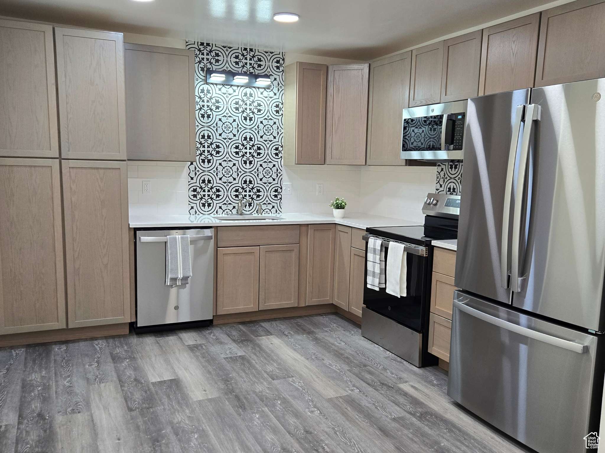Murray, UT 84107,5906 S SULTAN CIR