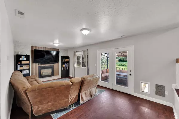 Layton, UT 84041,914 E 625 S