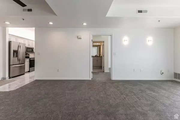 Sandy, UT 84070,11075 S GRAPE ARBOR PL #206