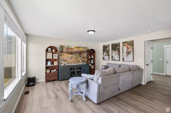 Clearfield, UT 84015,141 E 2200 S