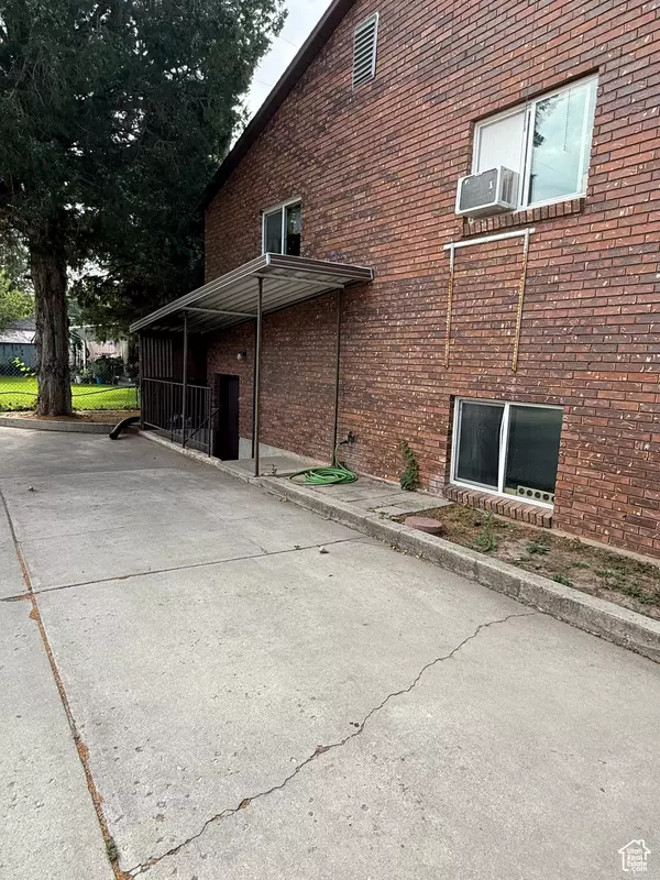 Clearfield, UT 84015,54 W 250 N