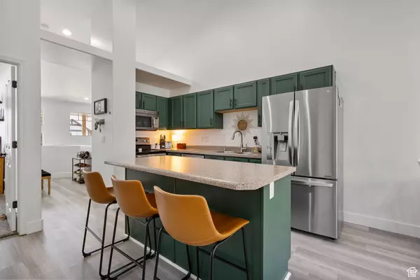 Bountiful, UT 84010,204 W LYMAN LN