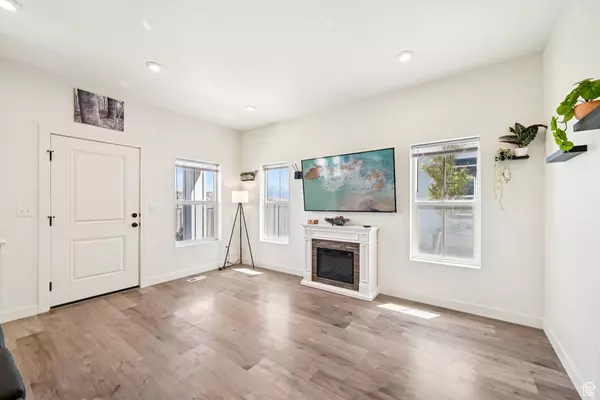 Eagle Mountain, UT 84005,4393 E LONGLEAF LN
