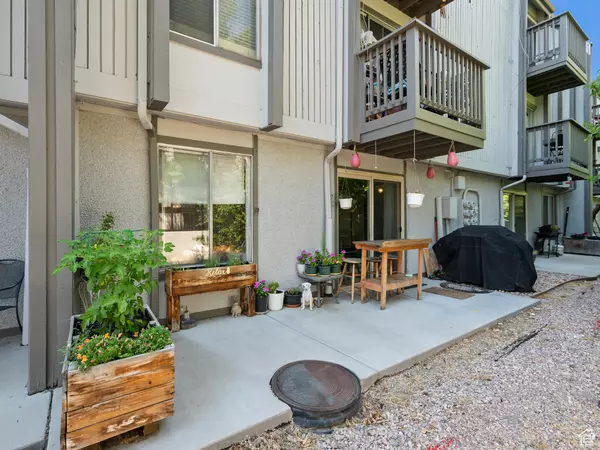 Murray, UT 84107,426 E CREEKSIDE CIR #B