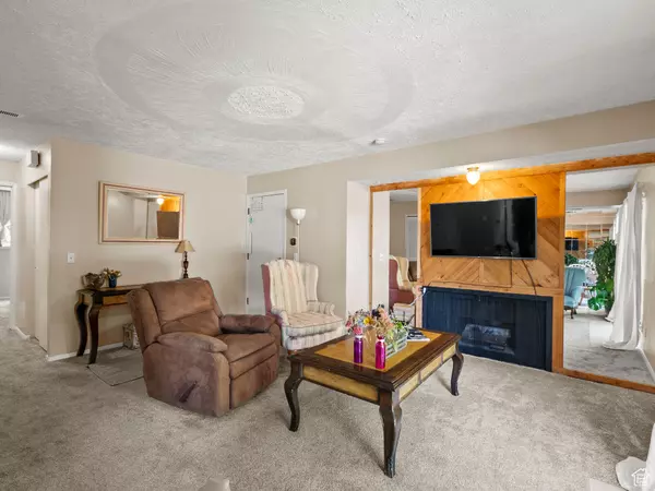 Murray, UT 84107,426 E CREEKSIDE CIR #B