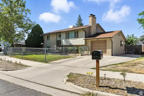 852 E ENCHANTED DR, Midvale, UT 84047