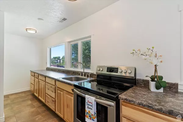 Ogden, UT 84403,1060 E SULLIVAN RD