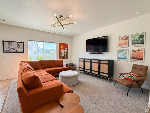 South Weber, UT 84405,6748 S 725 E