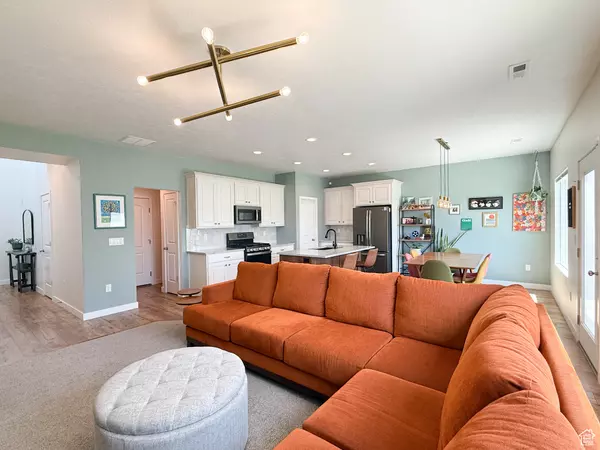 South Weber, UT 84405,6748 S 725 E