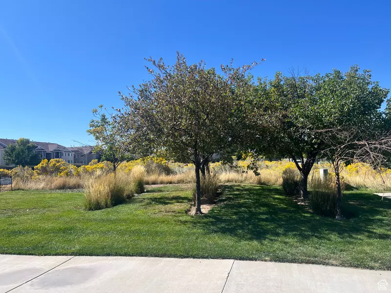8251 N RANCHES PKWY E, Eagle Mountain, UT 84005