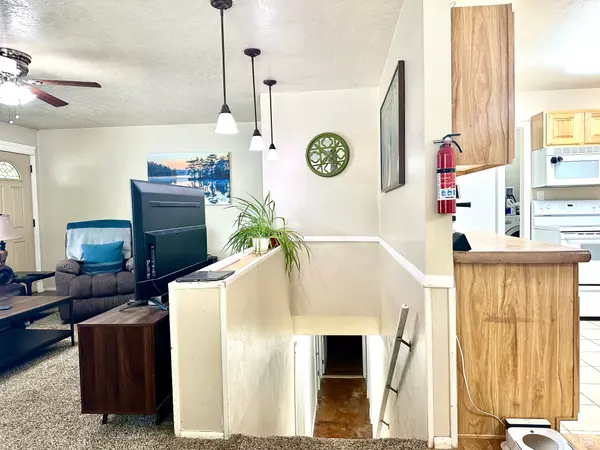 Roosevelt, UT 84066,385 E 400 S