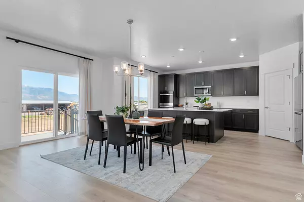 Ogden, UT 84404,4230 W 1575 S #305