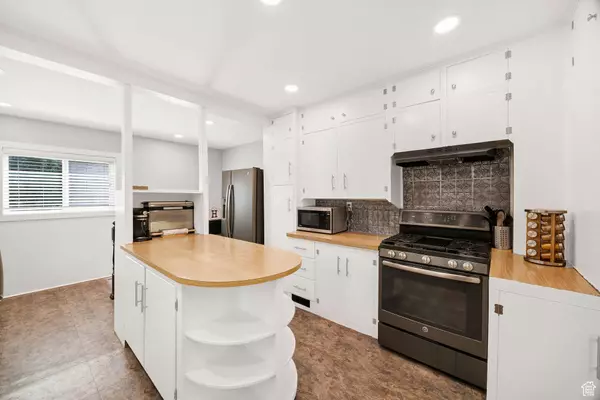 Hyrum, UT 84319,14 S 400 W