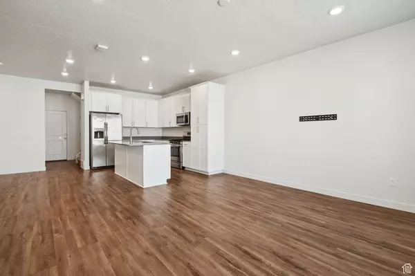 North Salt Lake, UT 84054,102 E GRANT LN