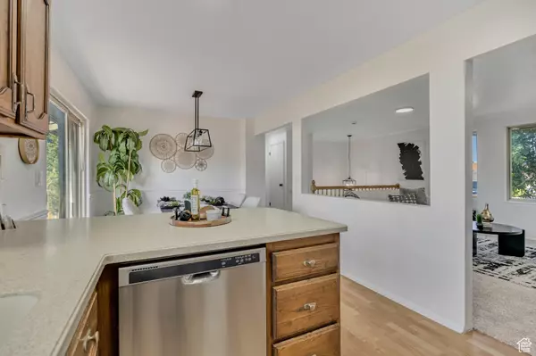 South Ogden, UT 84405,1389 E 5800 S