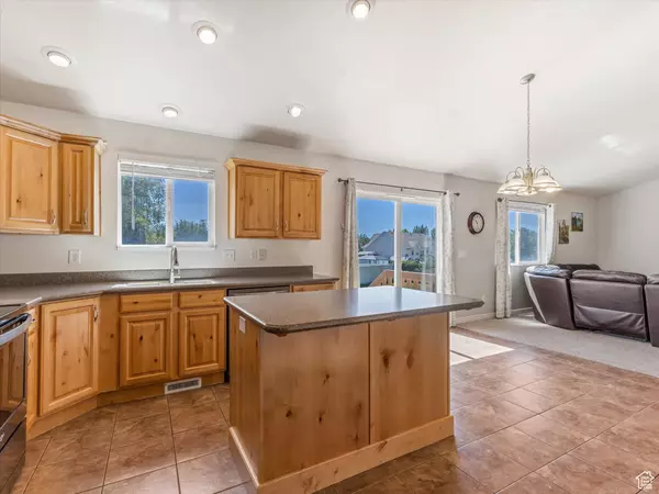 Syracuse, UT 84075,1251 S 1650 W