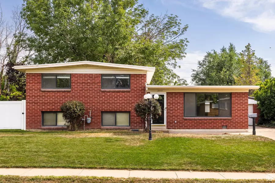 2575 W 5700 S, Roy, UT 84067