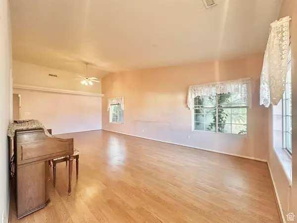 Hurricane, UT 84737,74 S 2170 W