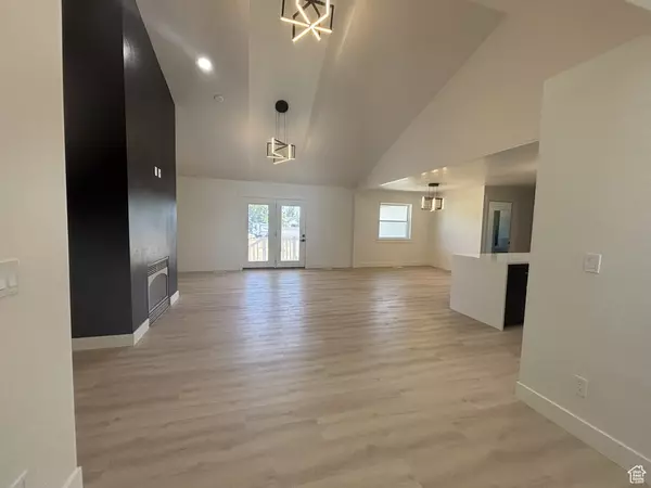 Draper, UT 84020,353 W REDBERRY RD