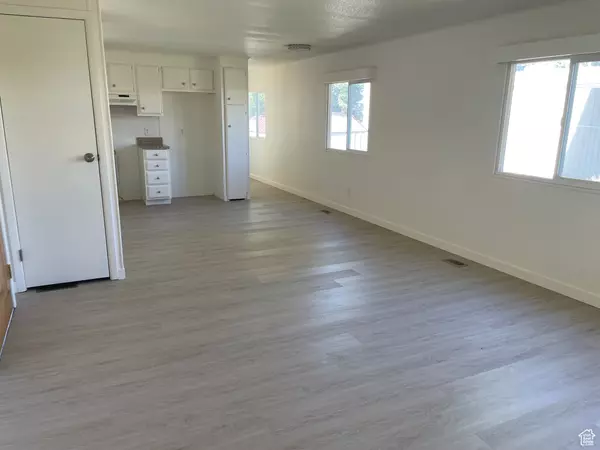 Roy, UT 84067,3800 S 1900 W #28