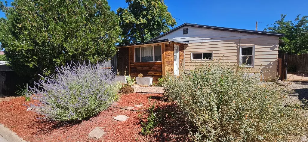 499 E 200 S, Moab, UT 84532