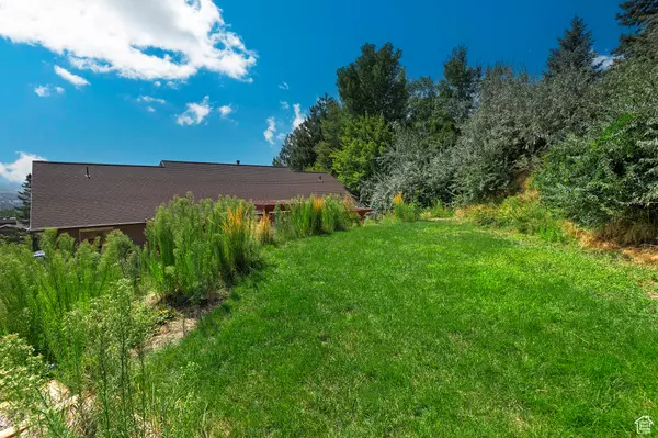 Bountiful, UT 84010,932 N NORTHRIDGE E
