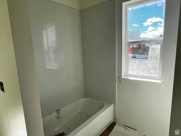 Hyrum, UT 84319,697 W 20 N