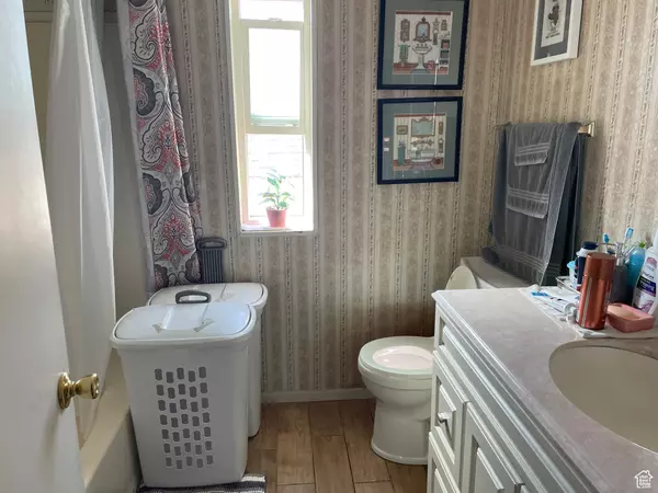 Roy, UT 84067,3860 MIDLAND DR #B32