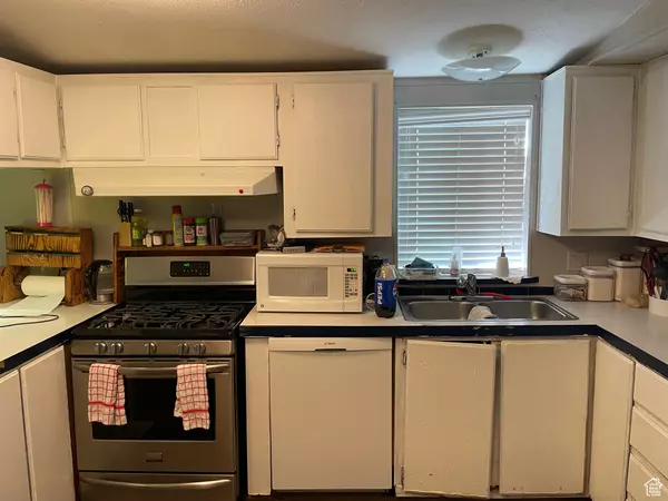 Roy, UT 84067,3860 MIDLAND DR #B32