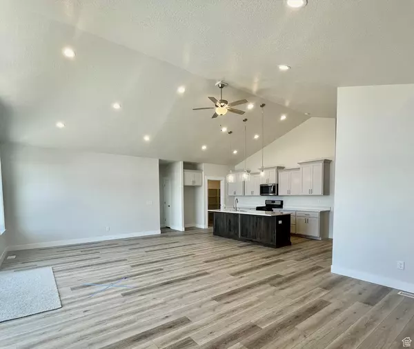 Hooper, UT 84315,5597 W 5600 S
