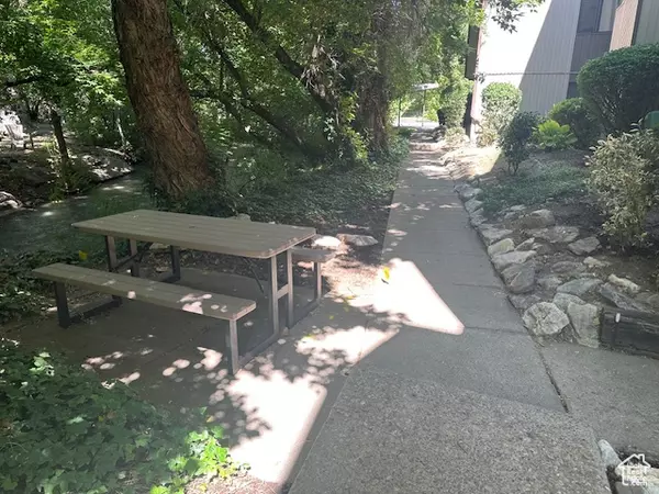 Ogden, UT 84404,1175 CANYON RD #A21