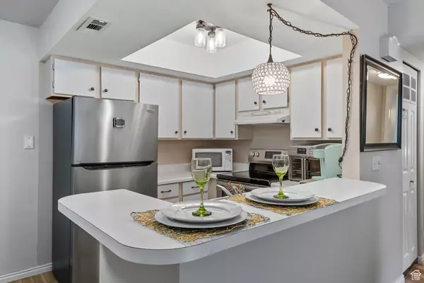 987 E CREEKHILL LN #21, Midvale, UT 84047