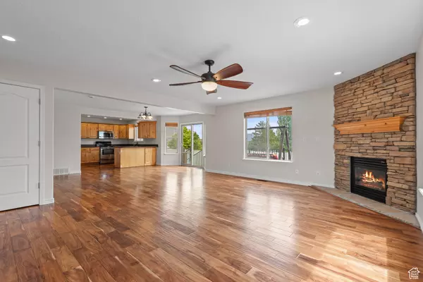 West Jordan, UT 84081,7523 S PARK MAPLE DR W