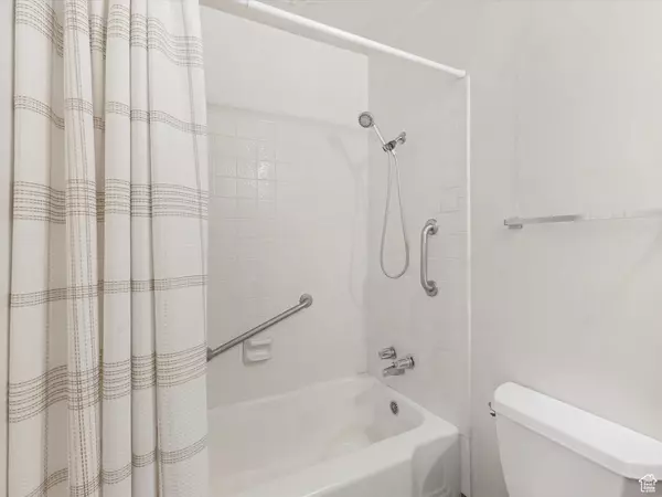 Salt Lake City, UT 84109,2558 E 3020 S