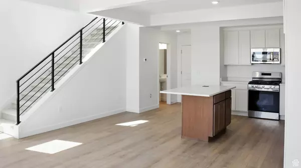 South Jordan, UT 84009,6893 W SOUTH JORDAN PKWY #328