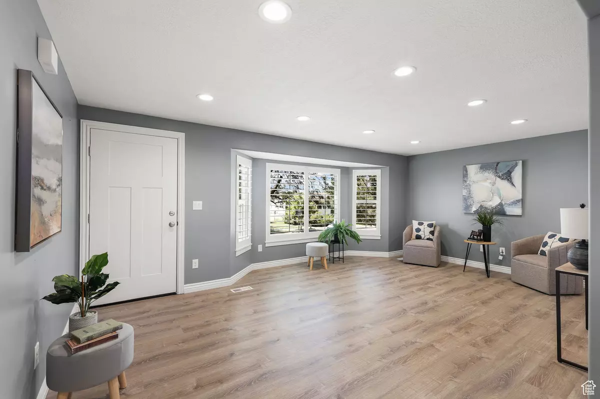 Roy, UT 84067,5056 S 2800 W