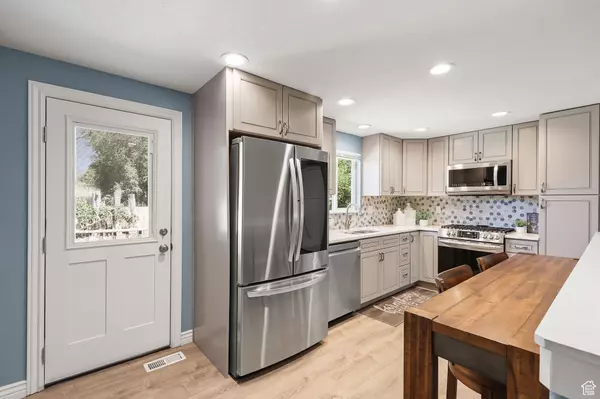 Roy, UT 84067,5056 S 2800 W