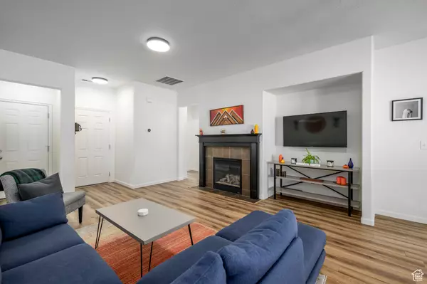 North Salt Lake, UT 84054,329 N GREENWICH DR W