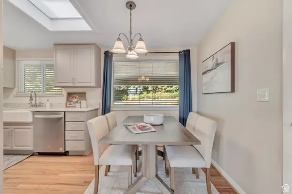 Salt Lake City, UT 84109,3426 S CRESTWOOD DR E