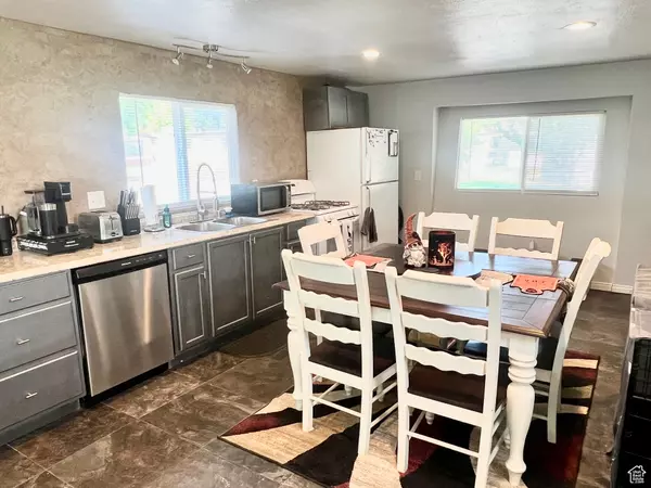 Clearfield, UT 84015,1350 W 300 N #49