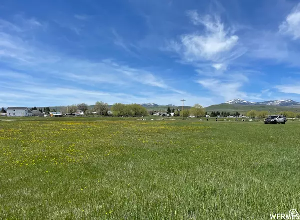 Paris, ID 83261,8 200 N #8