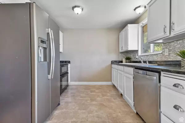Roy, UT 84067,3923 W 5700 S