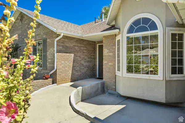 South Jordan, UT 84009,9851 S BIRDIE WAY